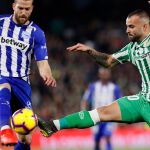 El delantero del Betis, Jesé Rodríguez (d) ante el defensa del Deportivo Alavés, Víctor Laguardia (i), durante el partido. Foto: Efe