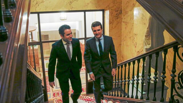 Casado, ayer en el Congreso con Teodoro García Egea. Foto: Javier Fdez-Largo