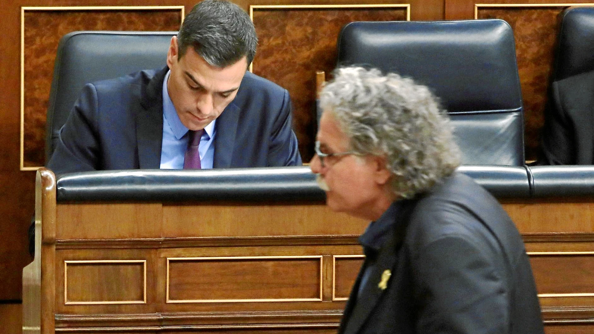 El presidente del Gobierno, Pedro Sánchez, y el portavoz de ERC (Joan Tardá) ayer, durante la comparecencia monográfica en el Congreso sobre Cataluña