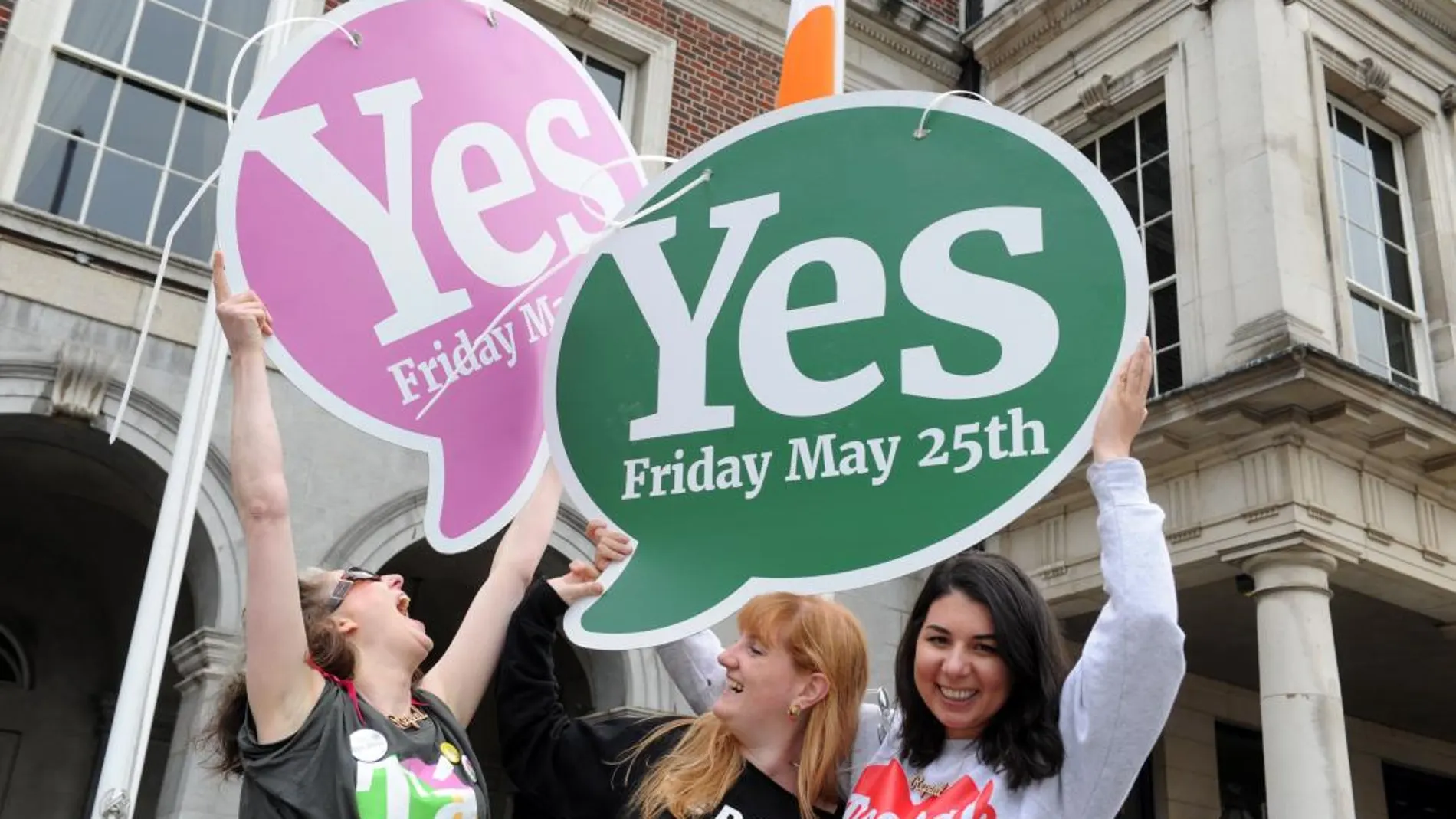 Mujeres celebran el triunfo del “sí” en Dublín. Efe