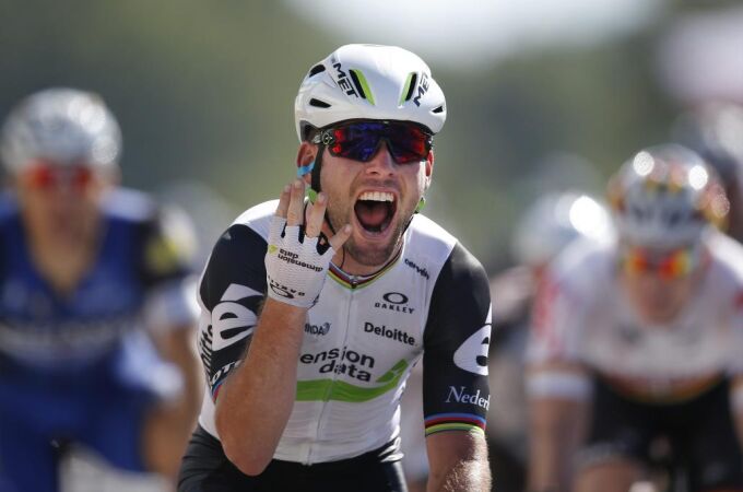 El británico Mark Cavendish celebra una nueva victoria de etapa hoy en el Tour
