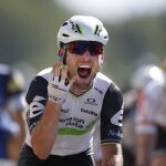 El británico Mark Cavendish celebra una nueva victoria de etapa hoy en el Tour