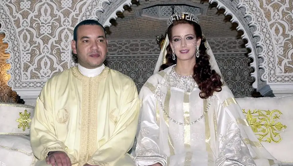 Mohamed VI y la princesa Lalla Salma durante su boda en 2002