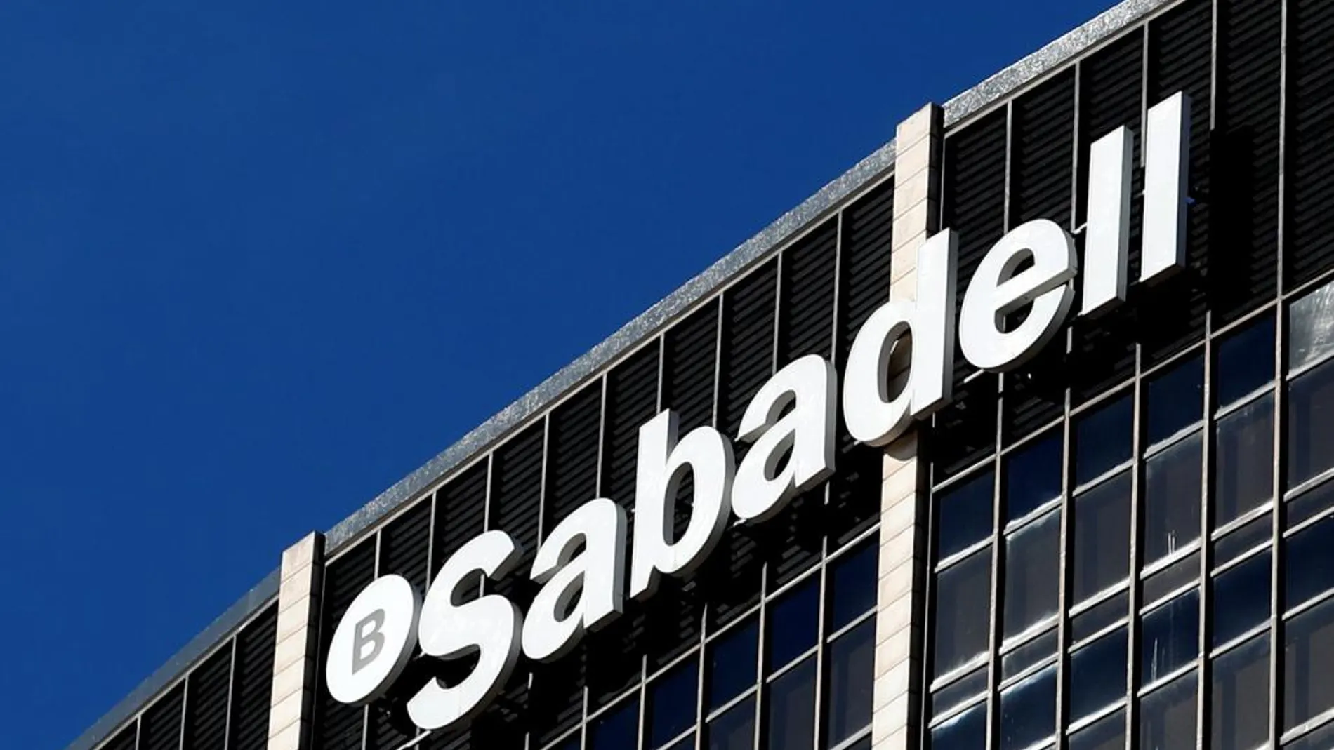 El Banco Sabadell es la entidad más expuesta al contexto político porque genera el 26 % de su actividad empresarial doméstica en Cataluña