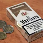  Philip Morris da marcha atrás y baja 10 céntimos Marlboro y Chesterfield
