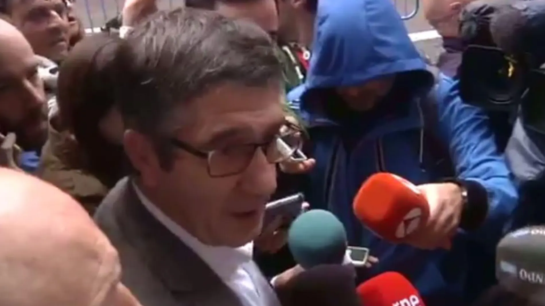López apuesta por la abstención mínima para «no fracturar más al partido»