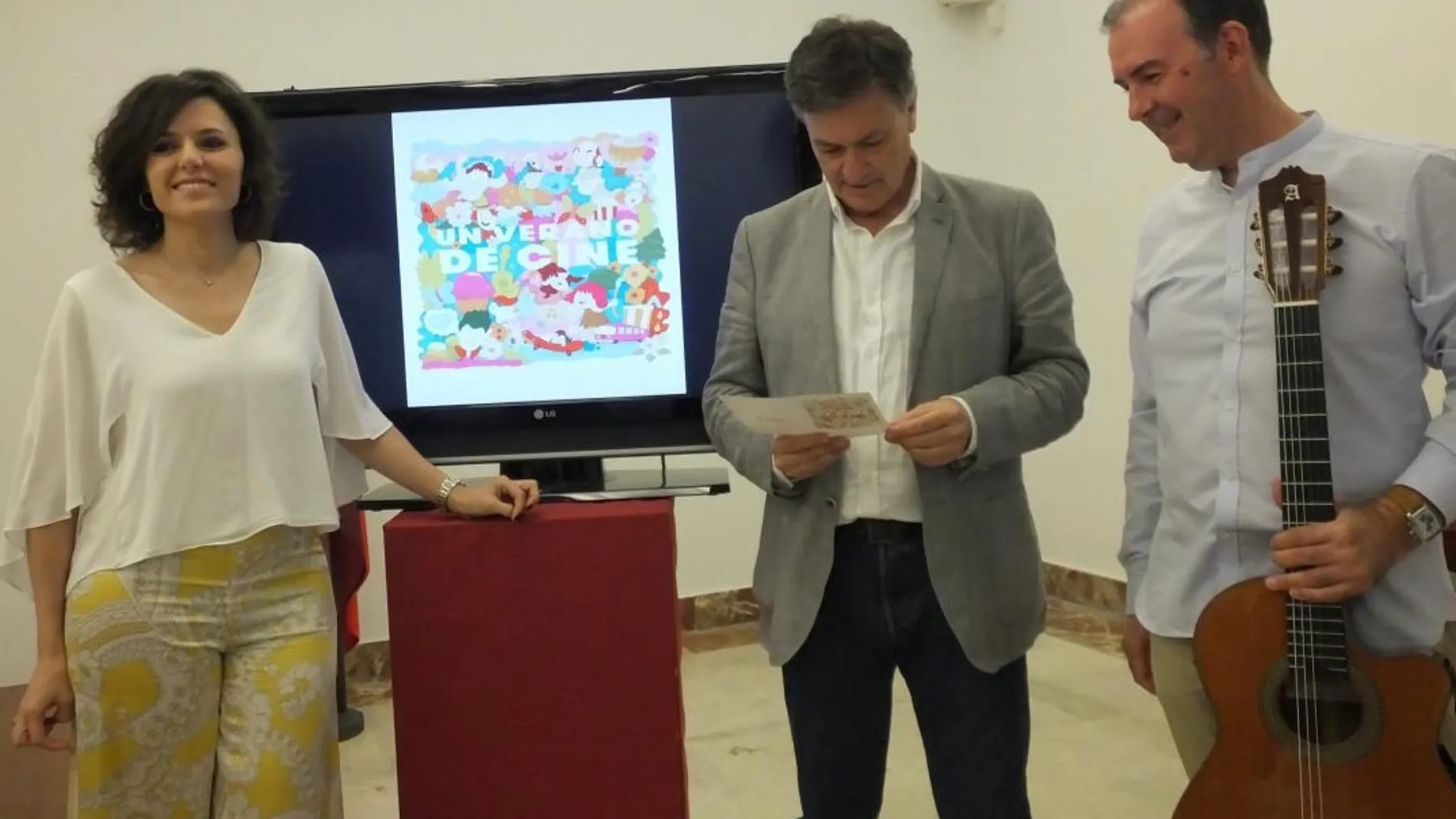 Francisco Vázquez presenta esta nueva iniciativa de la Diputación