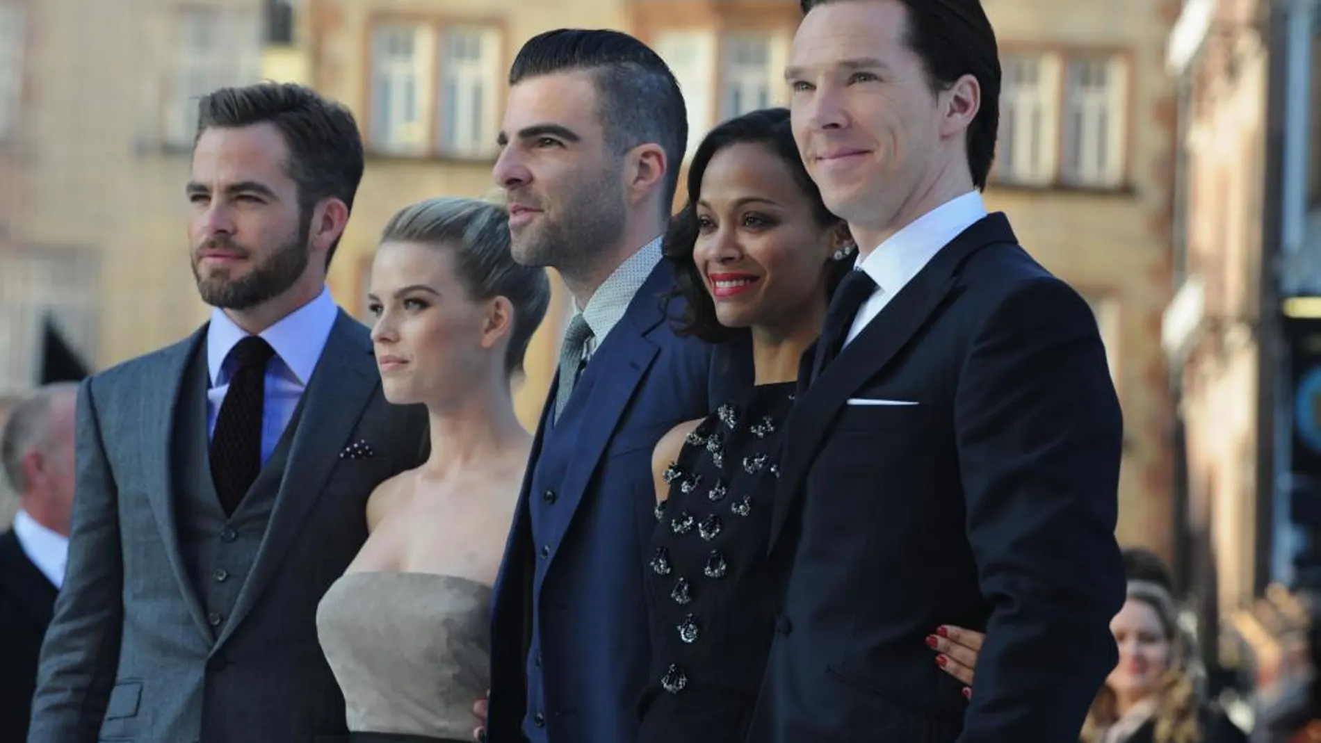 De izquierda a derecha, Chris Pine, Alice Eve, Zachary Quinto, Zoe Saldana and Benedict Cumberbatch.