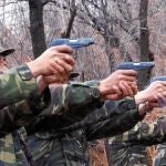 Soldados norcoreanos participan en un ejercicio de instrucción
