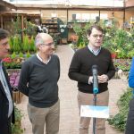 El presidente del PP de Castilla y León, Alfonso Fernández Mañueco, visita Villamayor acompañado por Javier Iglesias, Ángel Peralvo y Carlos García Carbayo