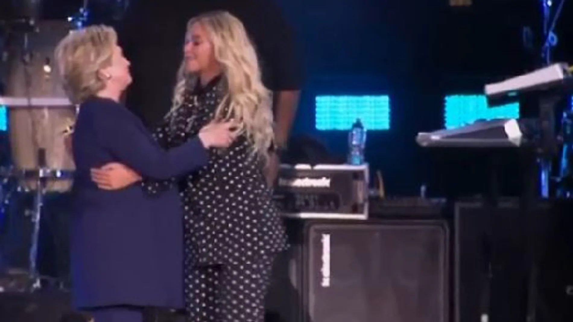 Hillary Clinton se sube al escenario con Jay Z y Beyoncé