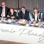 De izda. a dcha., Alberto Blecua, Pere Gimferrer, Rosa Regás, José Creuheras, Carmen Posadas y Fernando Delgado