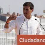 El presidente de Ciudadanos, Albert Rivera, durante su intervención en un acto de precampaña en el que ha acompañado a la candidata a la presidencia de la Xunta, Cristina Losada