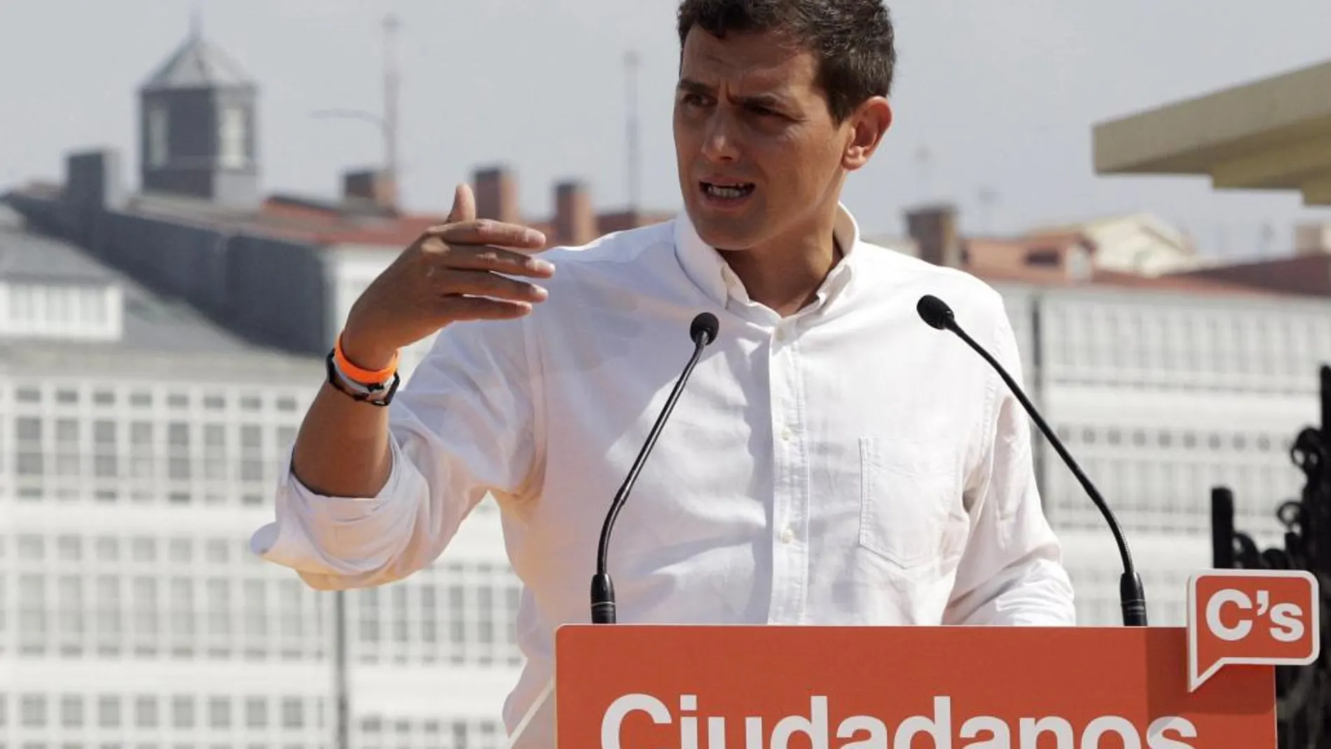 El presidente de Ciudadanos, Albert Rivera, durante su intervención en un acto de precampaña en el que ha acompañado a la candidata a la presidencia de la Xunta, Cristina Losada