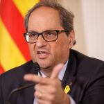 El presidente de Cataluña, Quim Torra, ofrece una rueda de prensa junto a la exconsejera catalana Clara Ponsati en el Hotel Principal en Edimburgo ayer. EFE/ Robert Perry