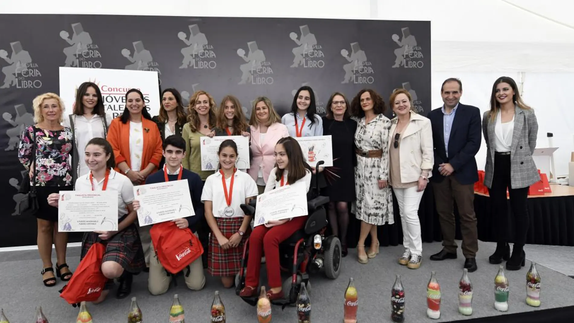 Coca-Cola premia a los jóvenes talentos del relato corto en la Feria del Libro de Sevilla