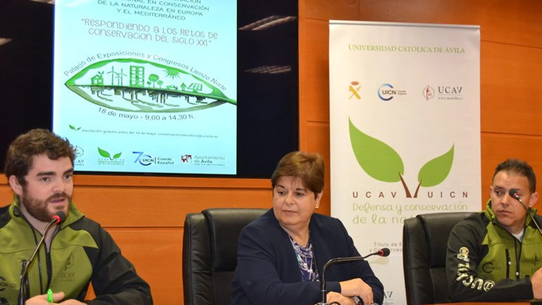 La rectora Sáez Yuguero presenta las jornadas junto Ramón Velasco y David García /Ucav