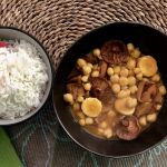 Curry de garbanzos, plátanos y níscalos