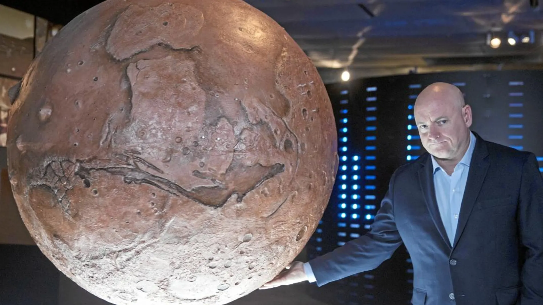 El astronauta, Scott Kelly, ayer, en la exposición «Marte. La conquista de un sueño», en el Espacio Fundación Telefónica