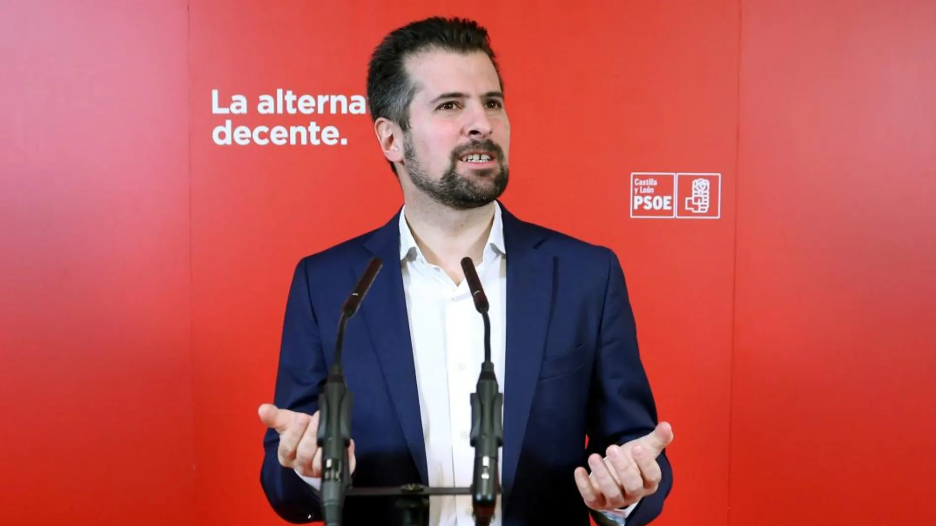 El secretario general del PSOE en Castilla y León, Luis Tudanca, responde a las preguntas de los periodistas