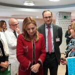 La consejera de Salud, Marina Álvarez, durante una visita al hospital Virgen Macarena de Sevilla
