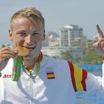 El español Marcus Cooper Walz celebra la medalla de oro en kayak 1000 metros en los Juegos de Río