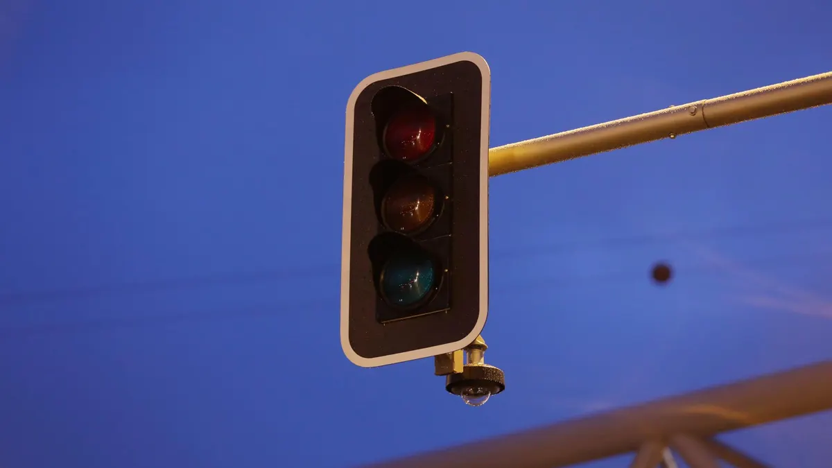 ¿Qué es el control metrológico y por qué puede invalidar una multa por saltarse un semáforo en rojo?
