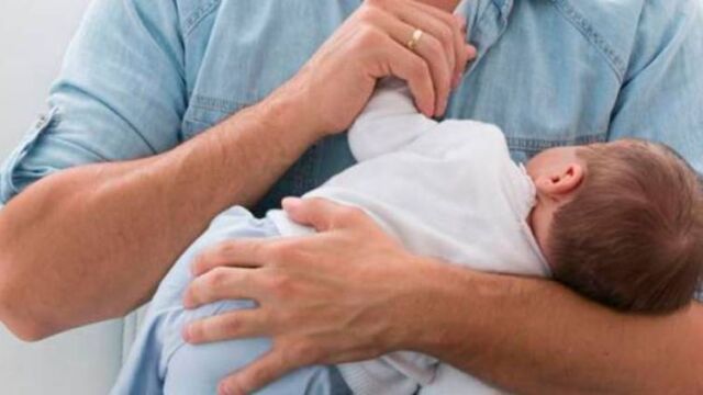 El TC no ve discriminatorio que el permiso de paternidad dure menos que el de maternidad