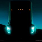 Tesla revoluciona los transportes con un camión eléctrico y futurista