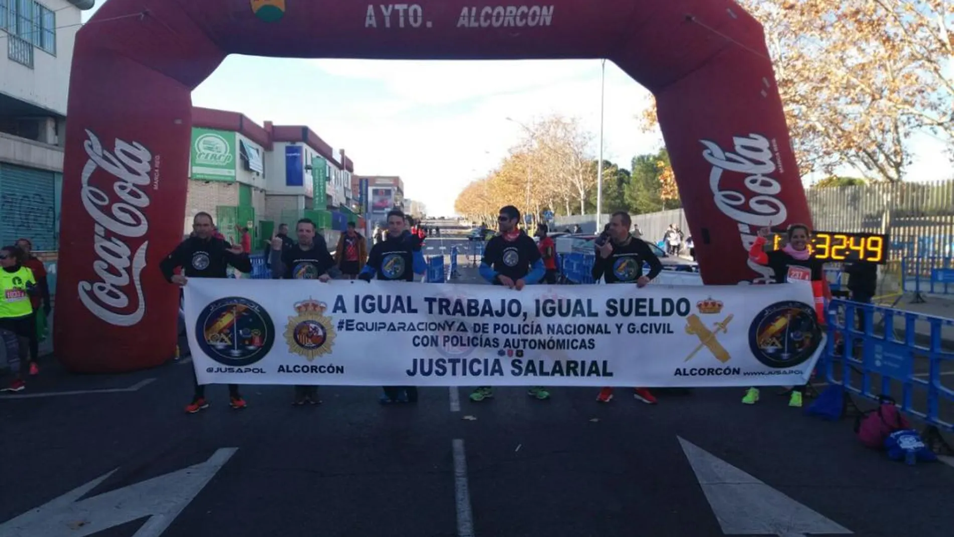 Hace 15 días una multitud de personas corrieron con la camiseta de la equiparación en la San Silvestre en Alcorcón (Madrid)