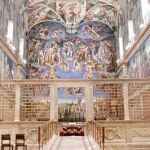 Por esta puerta pasan miles de visitantes que dejan una huella biológica que no se puede percibir, pero que altera la temperatura y el equilibrio de los frágiles frescos
