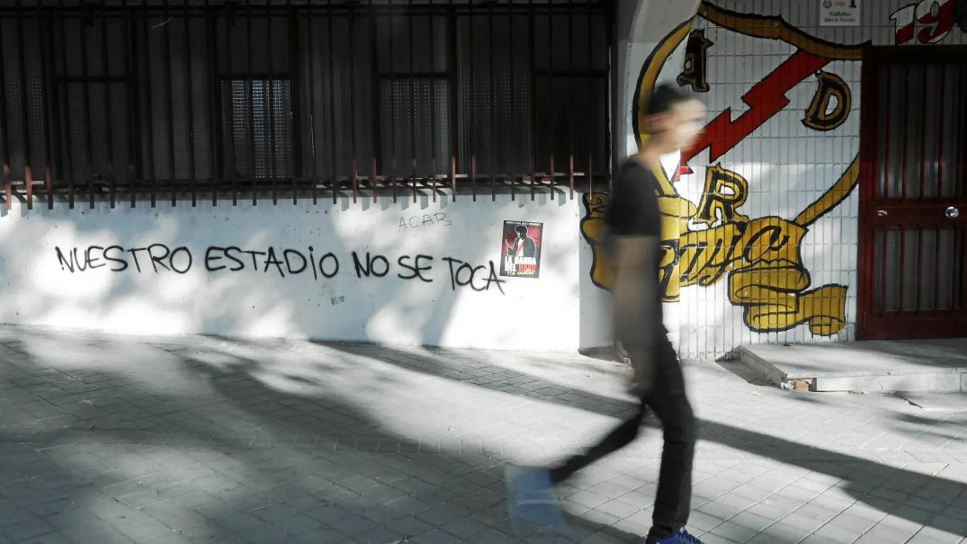 El edil de Vallecas, Paco Pérez, ha reclamado a la Comunidad que ceda la titularidad del estadio del Rayo Vallecano, en obras desde hace meses. Foto: Jesús G. Feria
