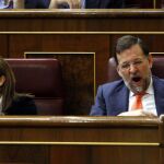 El presidente del Gobierno, Mariano Rajoy, bostezando durante una sesión en el Congreso