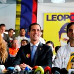 El jefe del Parlamento de Venezuela, Juan Guaidó, quien se proclamó presidente encargado de Venezuela, habla durante una rueda de prensa celebrada este lunes, día en que se cumplen 5 años del arresto de Leopoldo López / Foto: