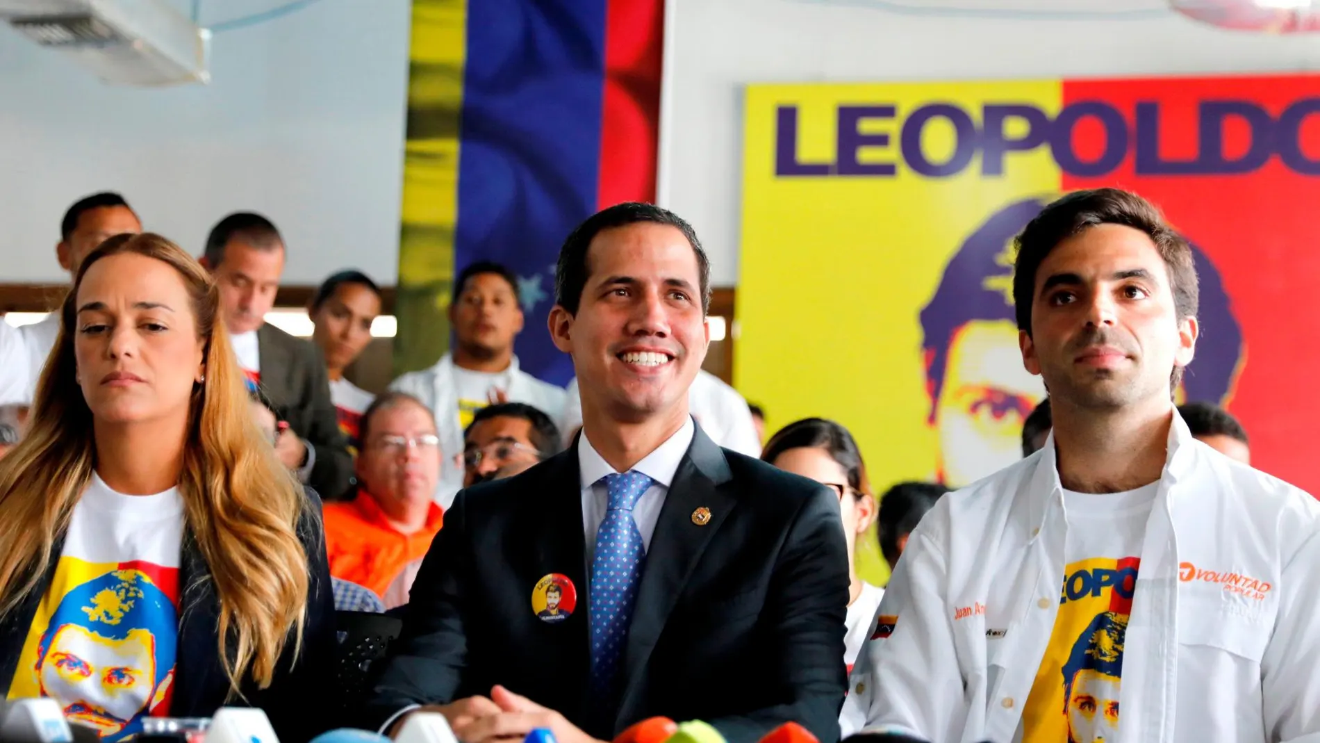 El jefe del Parlamento de Venezuela, Juan Guaidó, quien se proclamó presidente encargado de Venezuela, habla durante una rueda de prensa celebrada este lunes, día en que se cumplen 5 años del arresto de Leopoldo López / Foto: