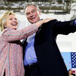 Clinton posa con Kaine