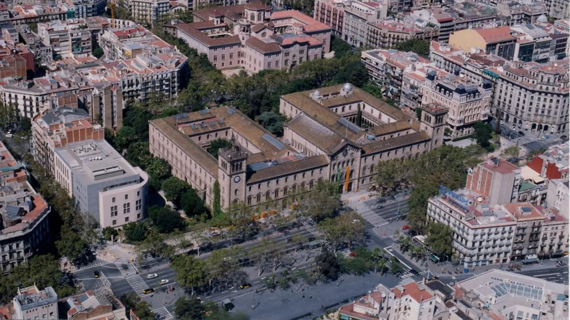 Vista aérea de la plaza Universidad de Barcelona