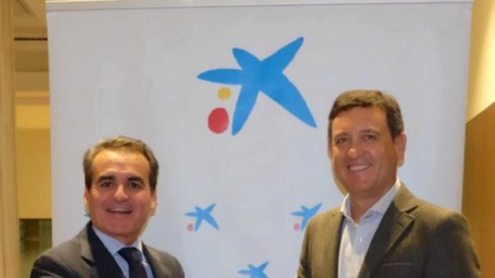 Rafael Herrador, director de La Caixa para Andalucía Occidental y Eduardo Tamarit, secretario general de Cultura
