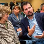 La ministra de Sanidad, María Luisa Carcedo, y el secretario general del PSOECyL, Luis Tudanca, asisten a una jornada para analizar la situación sanitaria en Castilla y León