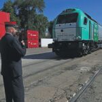 Un tren de carga salió de la estación de Abroñigal, Madrid para la ciudad china de Yiwu en mayo de 2015. En el 18 de noviembre de 2014 salió el primer tren desde Yiwu con destino a Madrid. Esta línea tiene una longitud de 13,052 kilómetros, cruzando 8 países, es la línea de ferrocarril más larga del mundo. /Wang Jianming