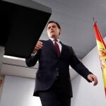 Rivera, a su llegada a la rueda de prensa que dio esta semana tras la reunión que ha mantenido con el presidente del Gobierno, Mariano Rajoy / Efe