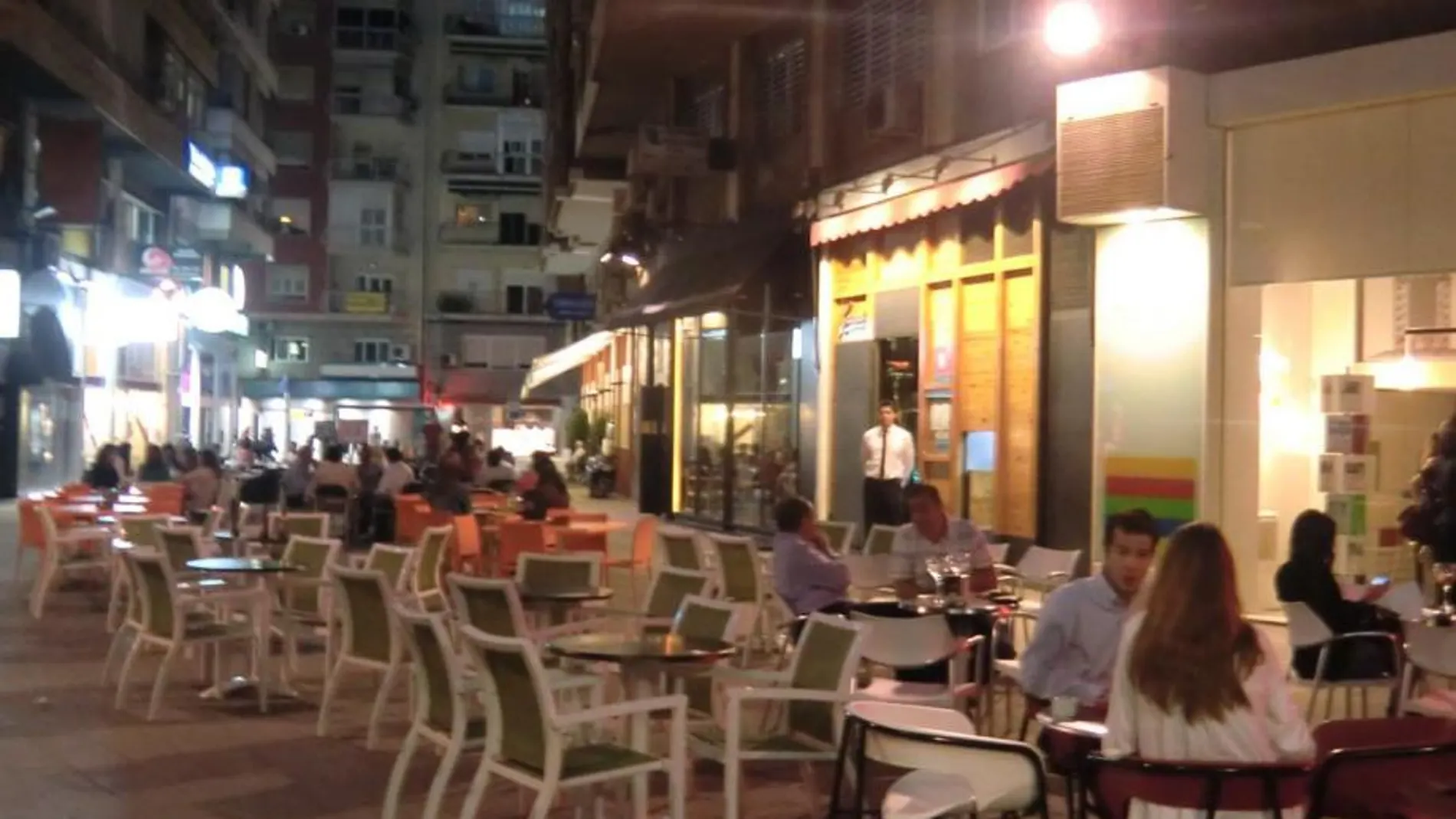 Hosteleros, vecinos y Ayuntamiento se enfrentan por el ruido que provocan las terrazas de bares y restaurantes en el centro de la ciudad. Europa Press