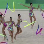 El equipo español de gimnasia rítmica compite en la primera rotación de clasificación de los Juegos Olímpicos