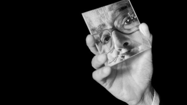 Fotografía sin fecha del escritor portugués José Saramago realizada por el argentino Daniel Mordzinsky