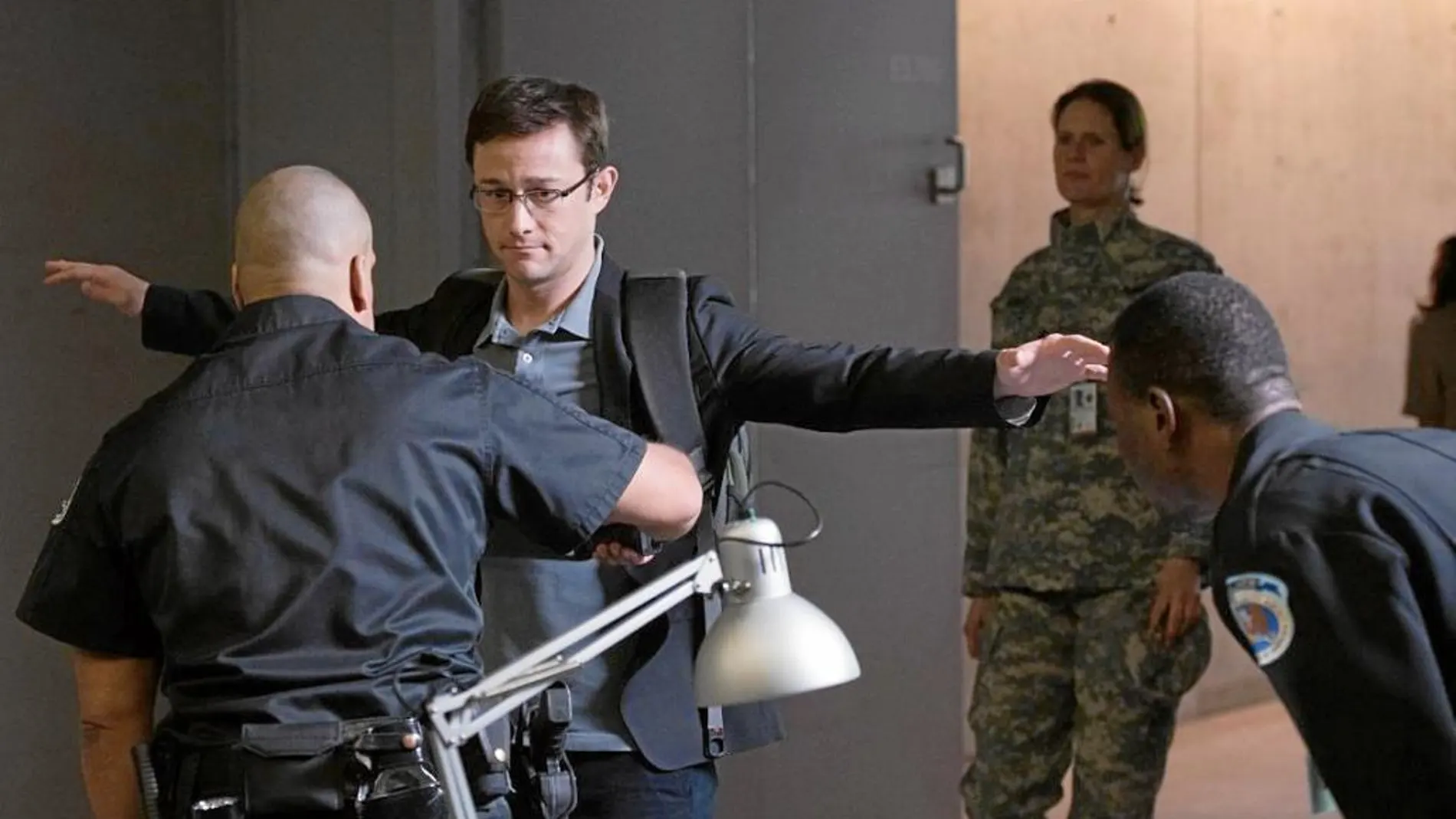 Joseph Gordon-Levitt es Edward Snowden en la cinta de Oliver Stone