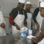 Uno de los talleres de formación de Cáritas para mujeres sin empleo.