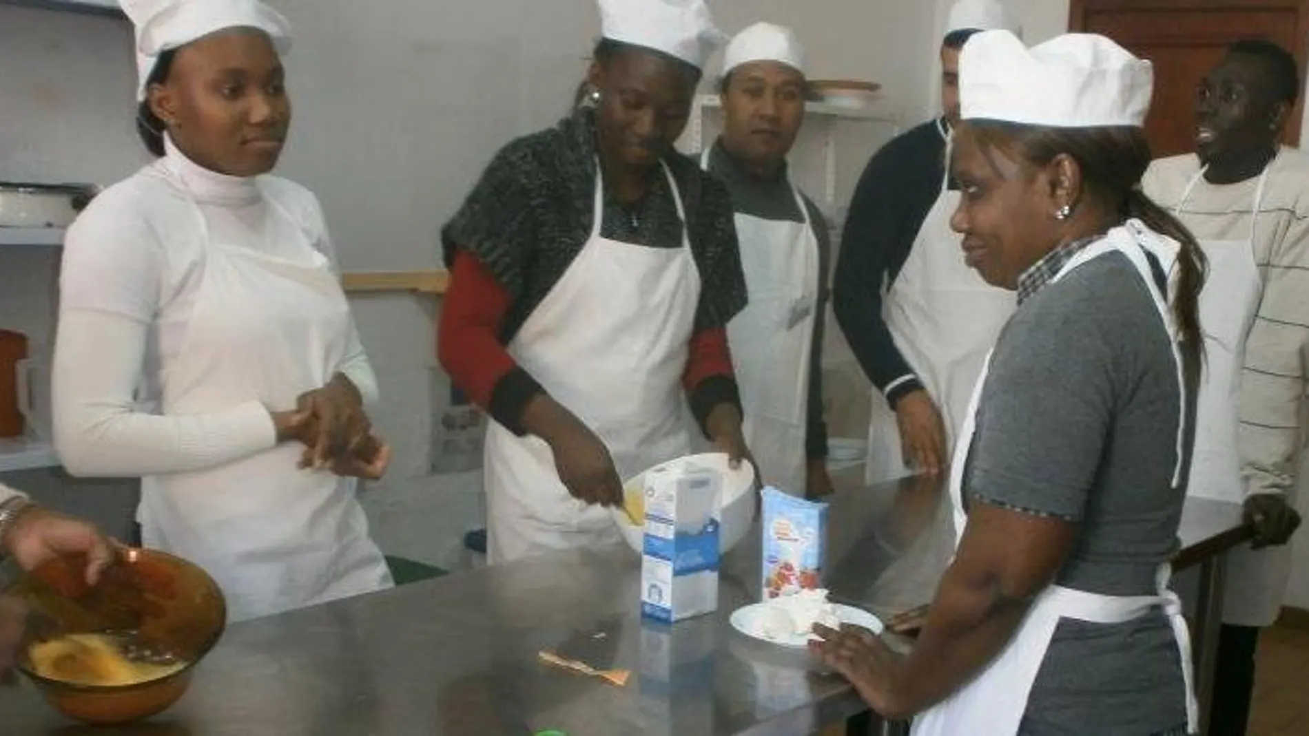 Uno de los talleres de formación de Cáritas para mujeres sin empleo.
