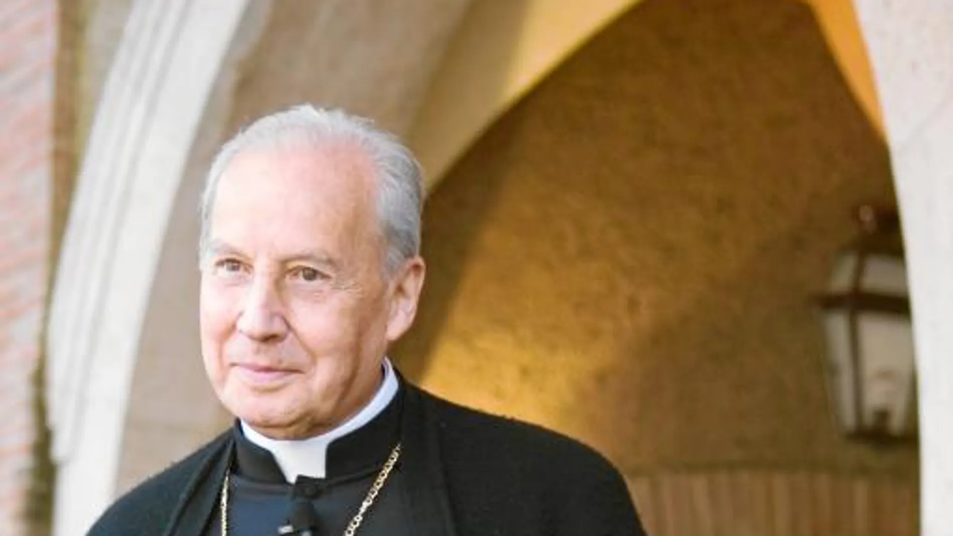 Javier Echevarría: «El Papa Francisco sentirá la fuerza y la compañía espiritual de Benedicto XVI»