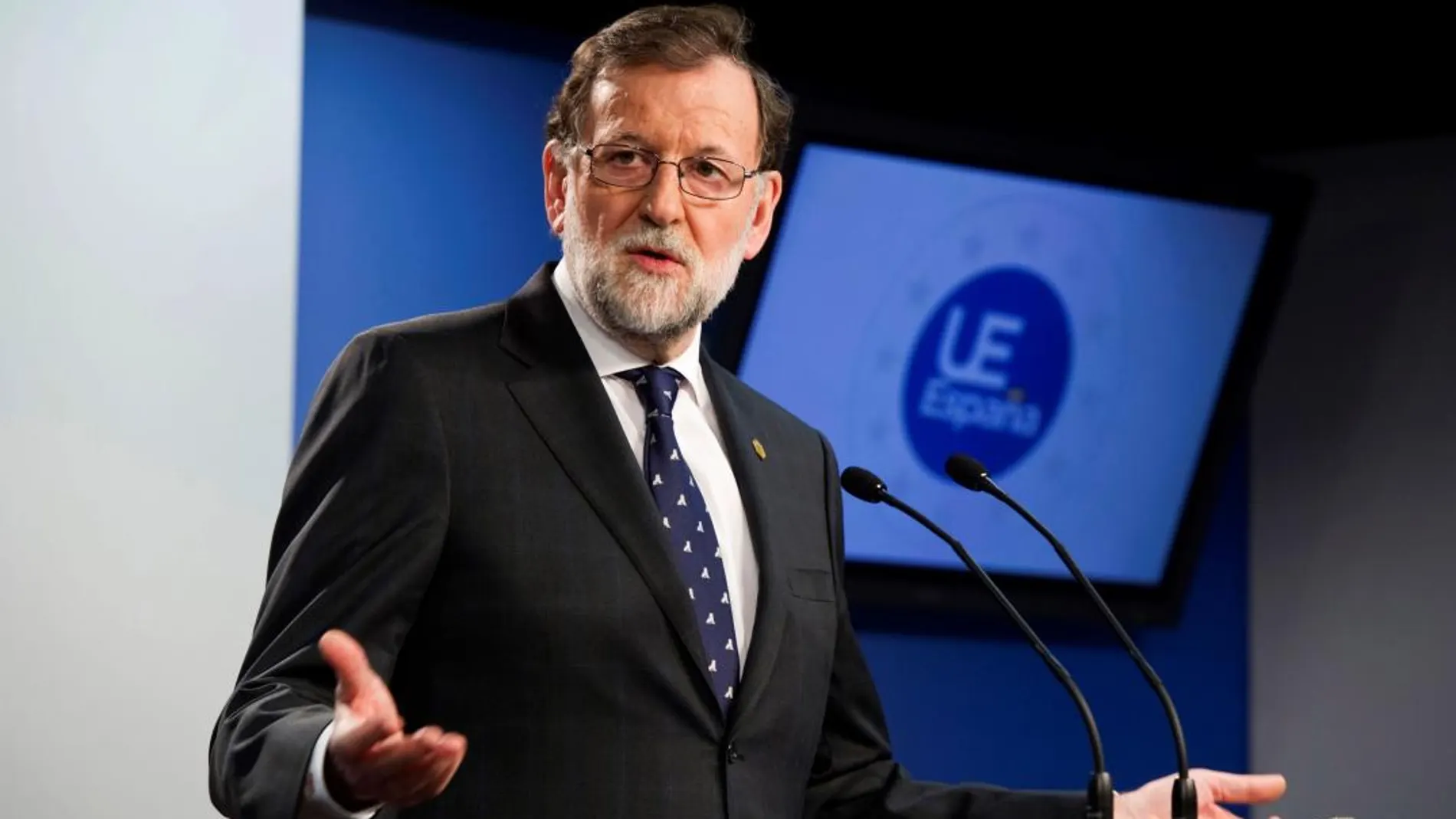 El presidente del Gobierno, Mariano Rajoy, hoy durante la rueda de prensa ofrecida en Bruselas al término de la reunión del Consejo Europeo