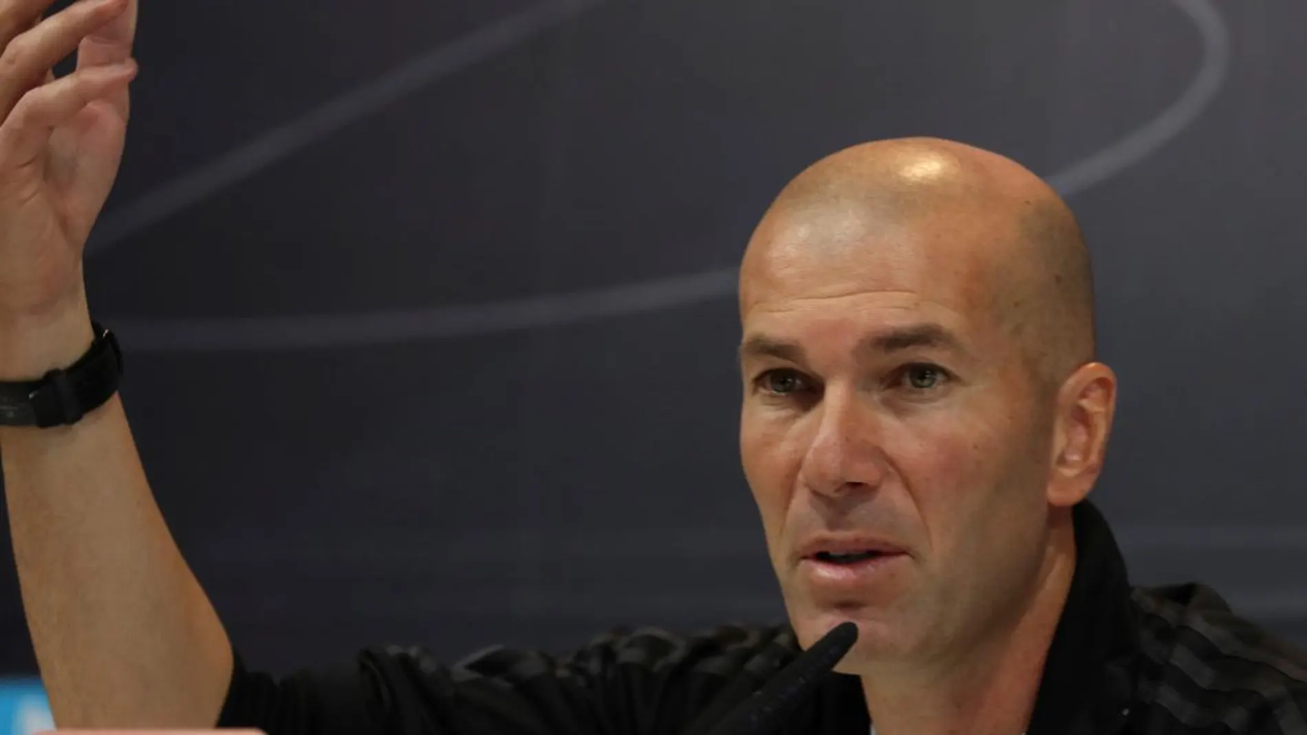 El entrenador del Real Madrid, el francés Zinedine Zidane, durante la rueda de prensa posterior al entrenamiento
